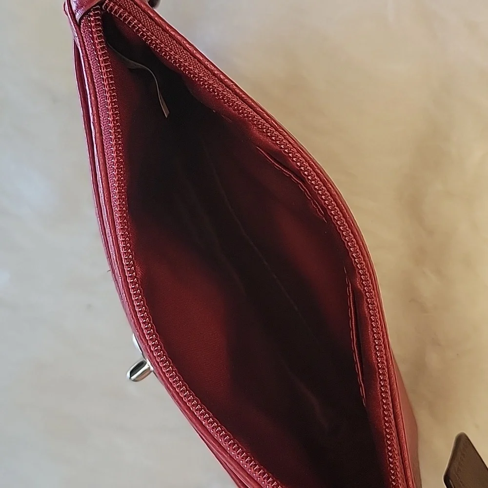 COACH Red Pebbled Leather Small Zippered Turn Lock‎ Preppy Wristlet Wallet Bag